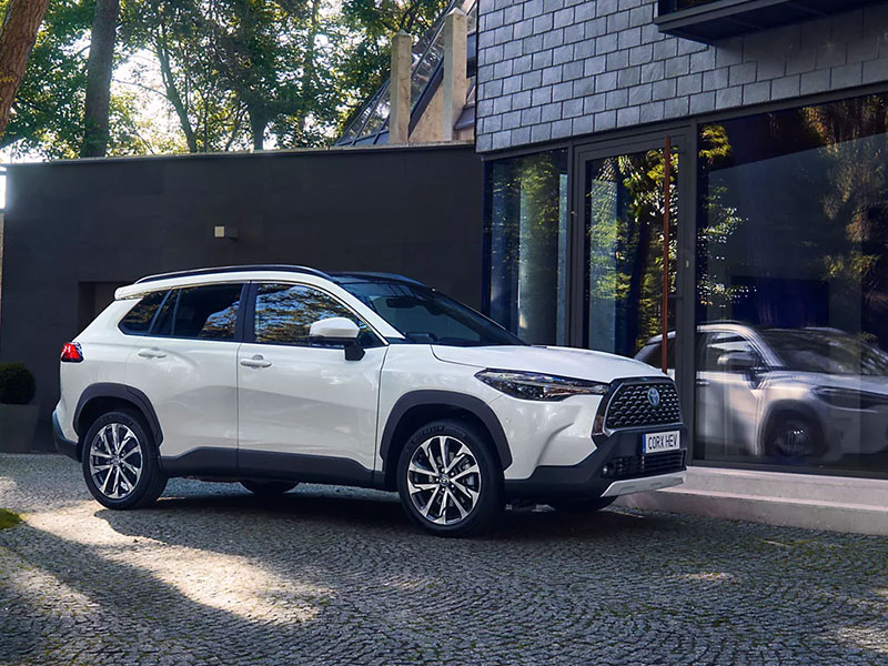 Offerta SUV e CrossOver Noleggio TOYOTA COROLLA CROSS 2.0 HV Trend = l'offerta in promozione di KINTO One per luglio 2023 Full Hybrid  foto 3